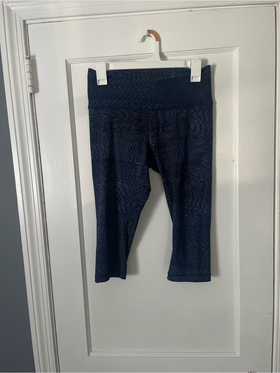 lululemon athletica Pants - Lululemon Wunder Under Hi-Rise 1/2 Tight *Full-On Luxtreme 17"
Linear Flux Sz 8